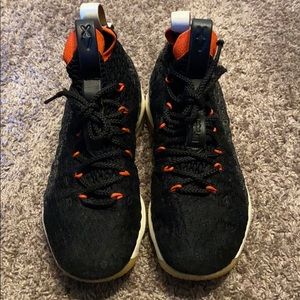 Nike LeBron XVII 15 Sz: 6Y (6M/7.5W)